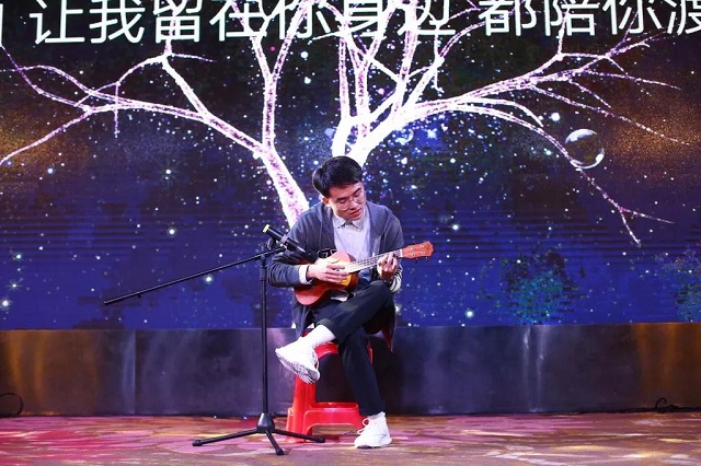 綠聯(lián)2018年會(huì)盛典歌曲讓我留在你身邊